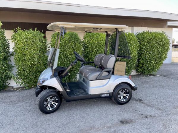2020 yamaha golf cart​ with rear seat and custom wheels